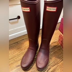 Hunter burgundy rain boots